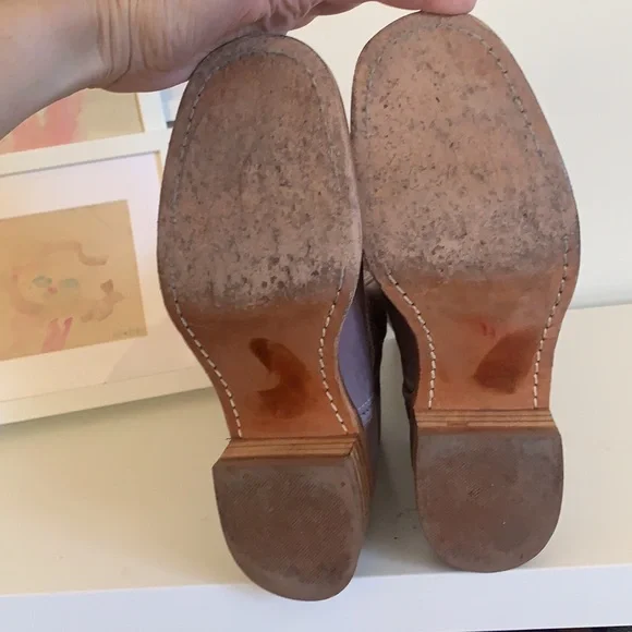 GORGEOUS FRYE Campus Boots in rare lavender color - Picture 7 of 10
